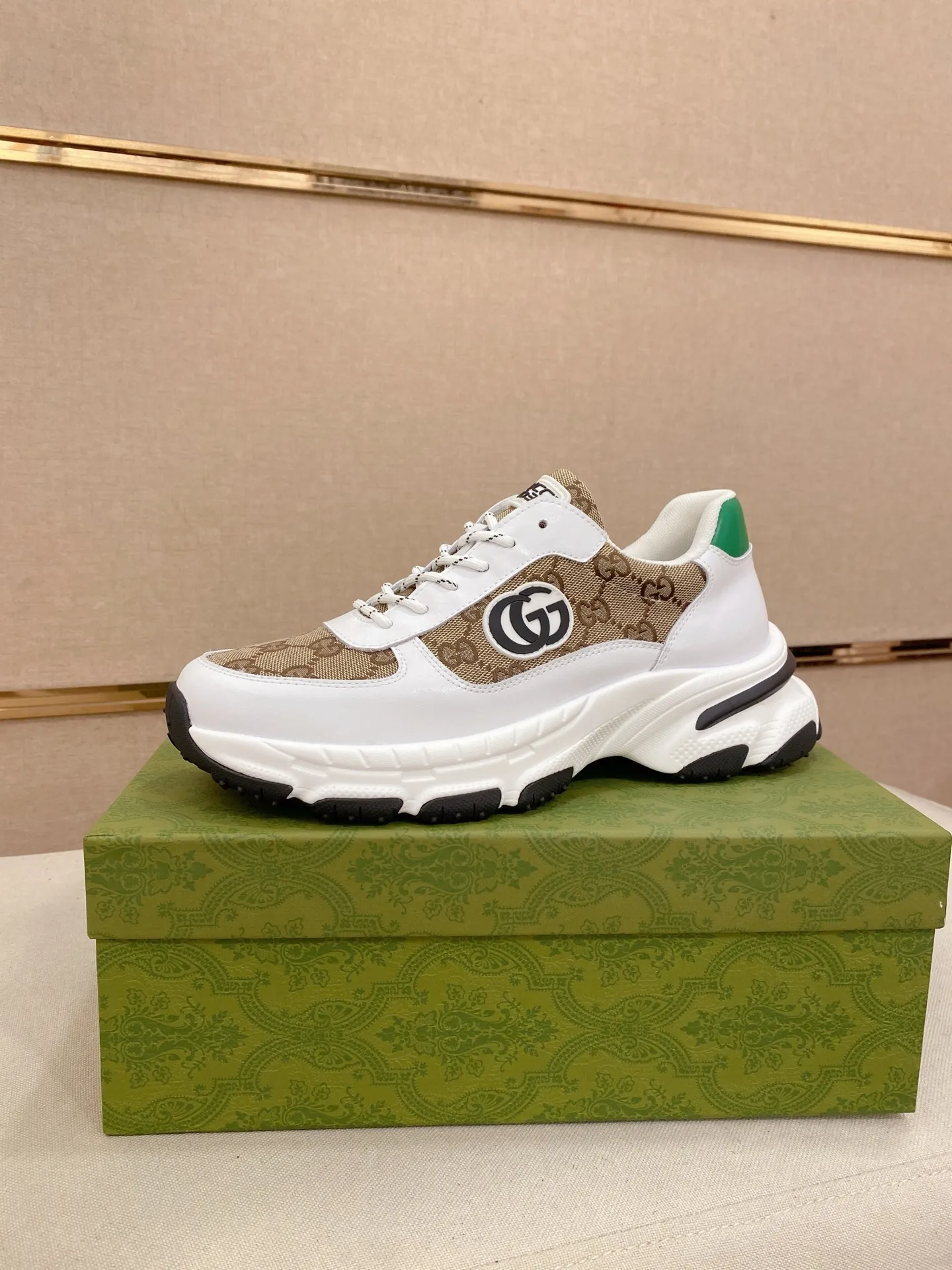 Men's men's shoes 442💰🇮🇹🇮🇹GUCCI🔍🔍new models are on sale at the same time at the counter. The uppers are made of top-grain cowhide imported from Italy. Fully imported genuine leather lining 💪💪, completely 1⃣️ to 1⃣️ replica 🇮🇹💪💪, ⚠ sole: original sole provided by the original factory, exclusive movable molded sole super comfortable, ⚠ original factory follow-up, 🔍🔍 high quality, you can go in and out of the counter at will, welcome to compare⚠. Code number: 38-44. Can be customized 45-46